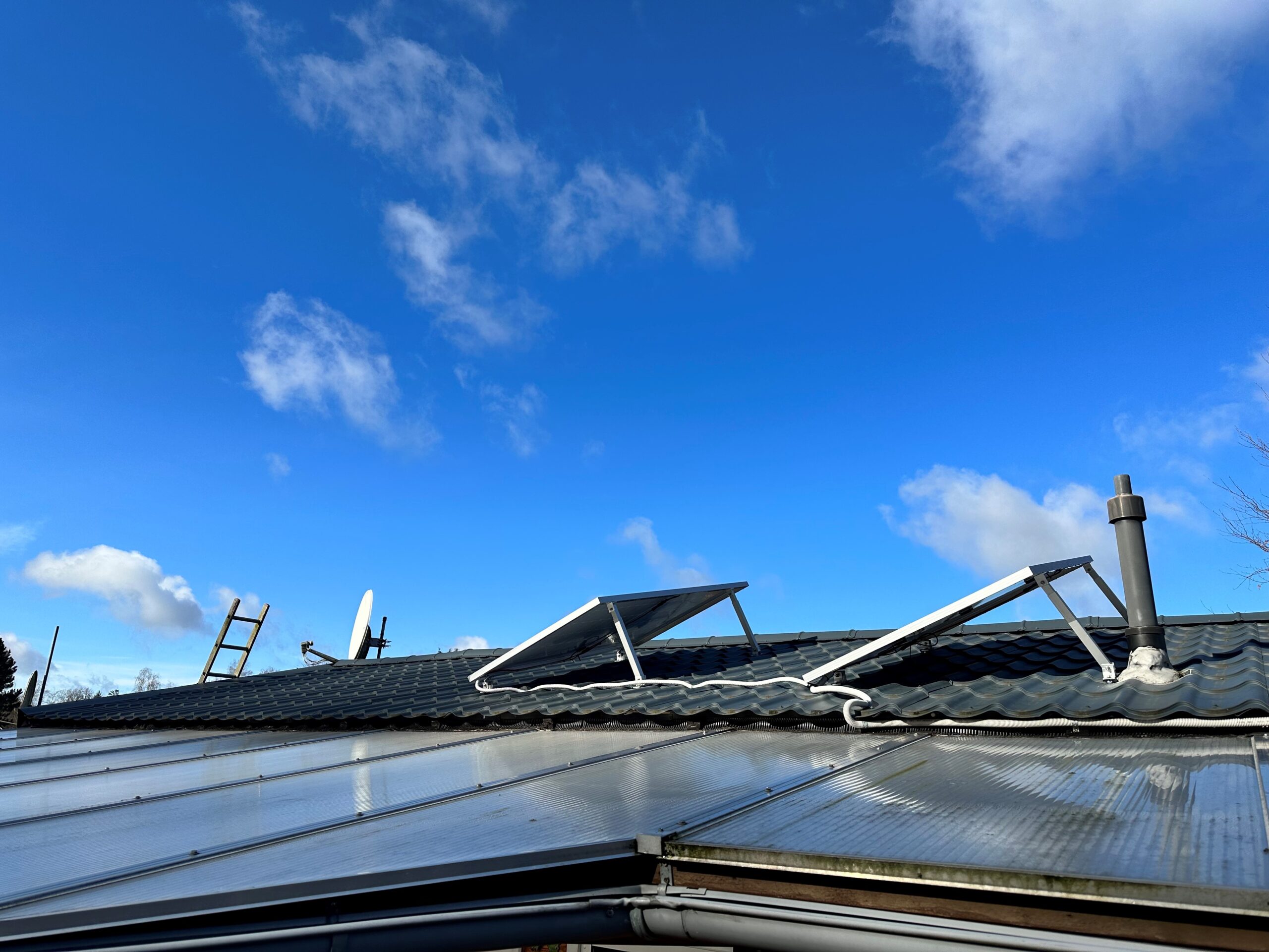 Flachdachmontage auf Metalldach